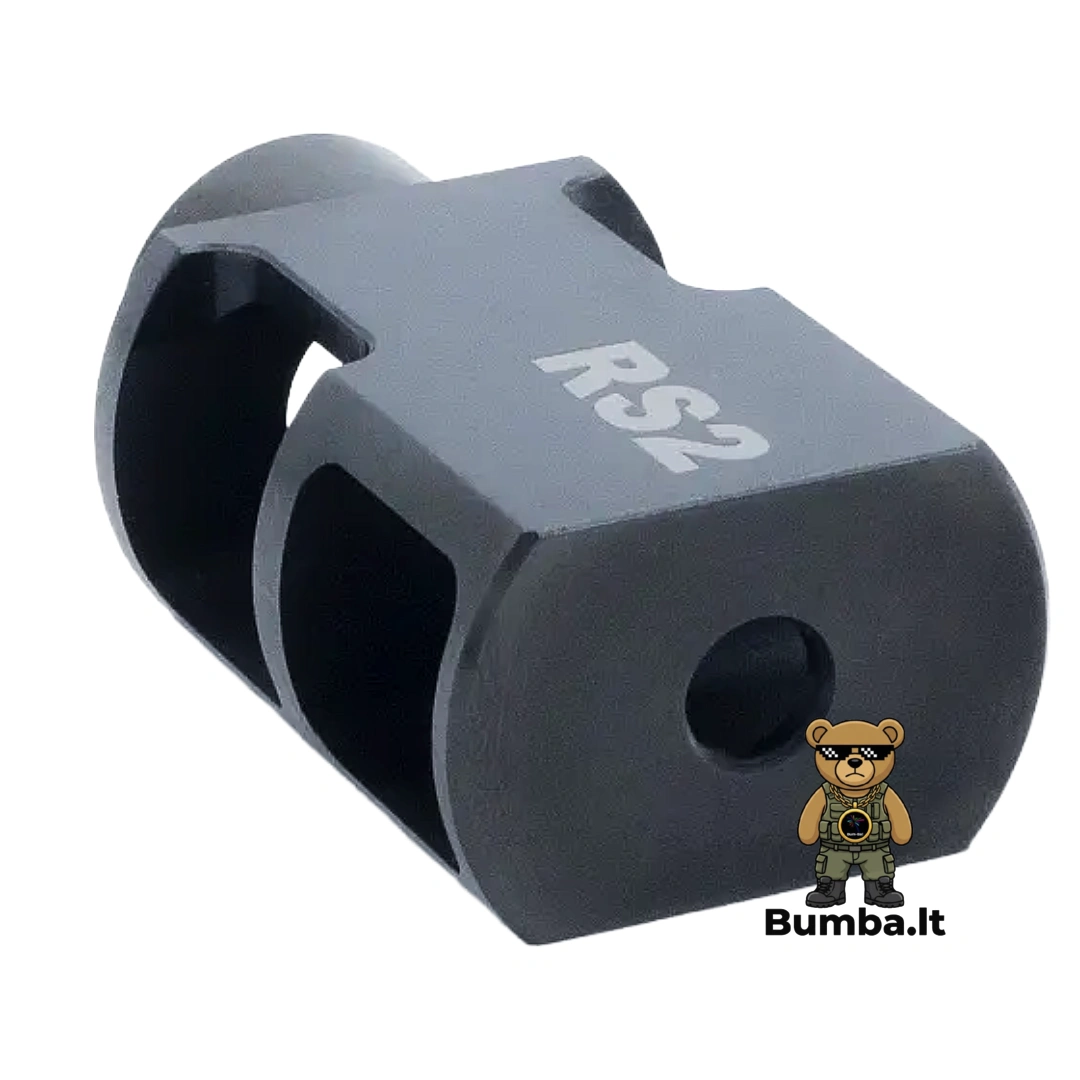 Detalus dviejų kamerų atmušimo kompensatoriaus RS2 Muzzle Brake vaizdas iš arti, išryškinantis plieninę konstrukciją ir lazerinį graviravimą – bumba.lt Kaune ir internetu
