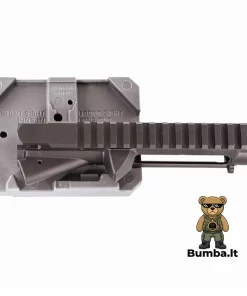 Karabino AR-15 viršutinis imtuvas (Upper Receiver) saugiai paguldytas Wheeler ginklų meistro stalo bloko išpjovose – bumba.lt Kaune ir internetu